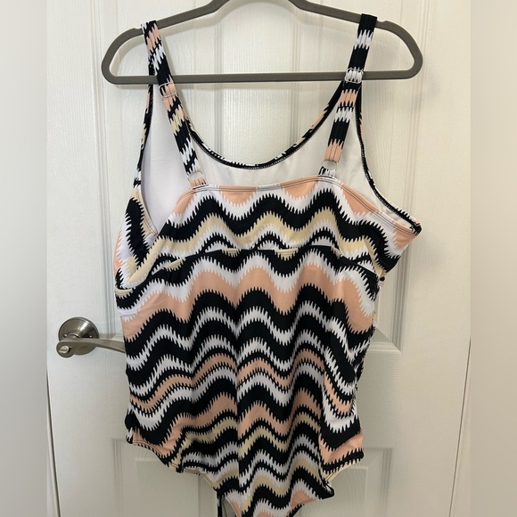 NWTs Bloomchic Stripped Swimsuit, Sz 3XL - Picture 4 of 9